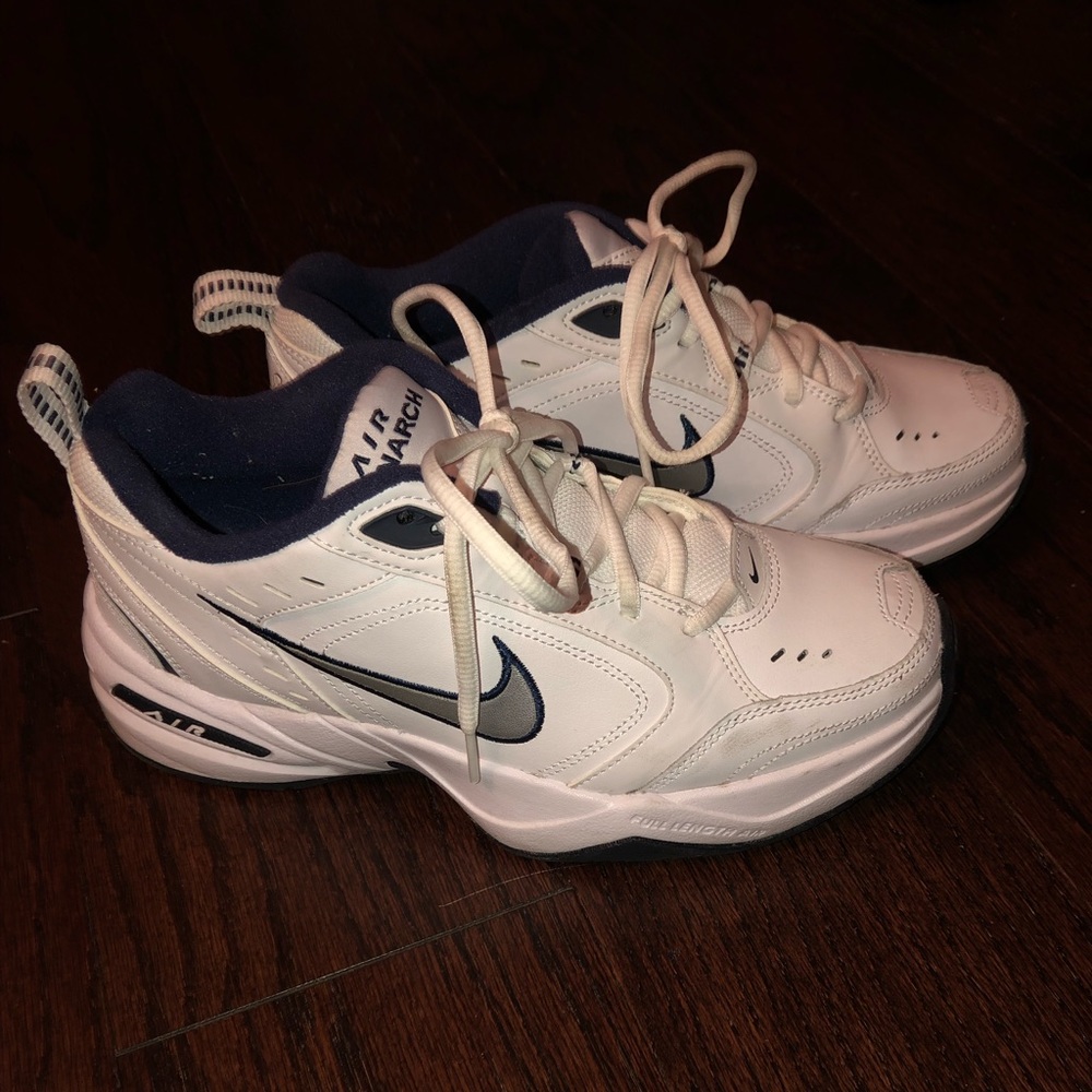 Nike Monarch Dad Shoe Womens 8